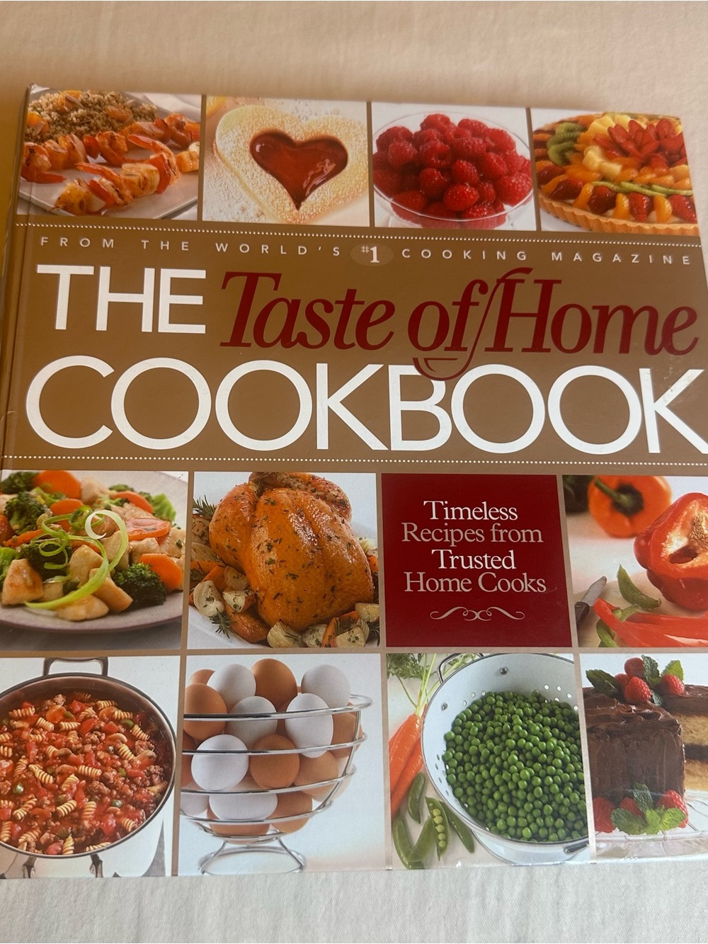 The Taste of Home Cookbook Timeless Recipes  5 Ring Binder w/CD Nice‎ Variety